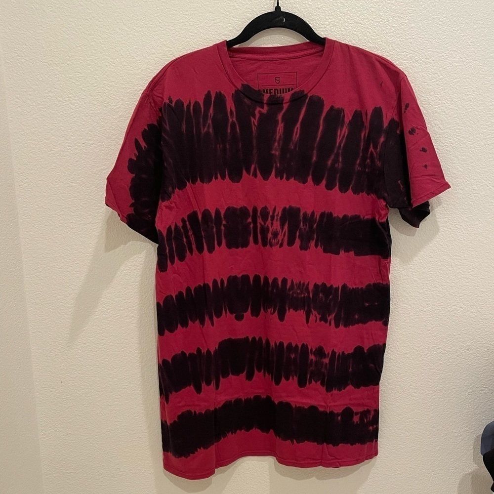 NWOT Mens Eswic Skater Tye Dye Red And Black T-Shirt 100 percent Cotton M / L‌‌‌